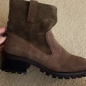 Leather, LoGo ankle booties